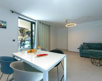 Family friendly seaside apartments Brela, Makarska - 6007 - Brela - Jadalnia