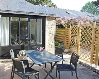 Charming cottage, 500m from the beach - 르콩케 - 파티오