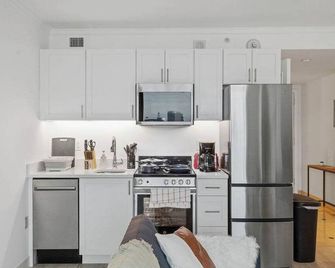 Beachfront 1br 2ba Condo Cozysuites At Showboat - Atlantic City - Kitchen