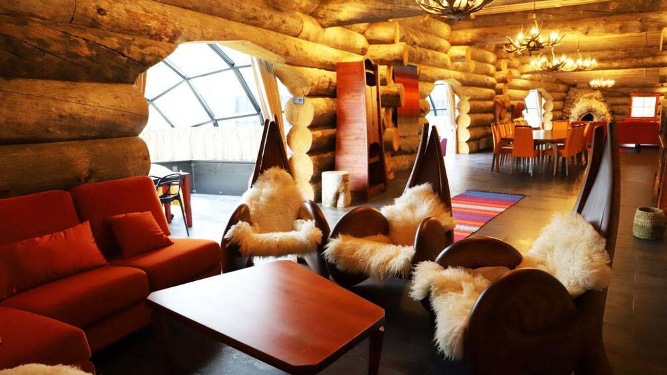 Kakslauttanen Arctic Resort - Igloos and Chalets