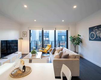 Bright 3br 3 Level Townhouse Port Melbourne - Melbourne - Living room