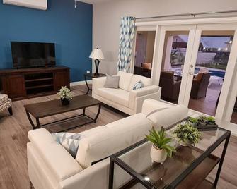 Modern luxury 4 bedroom villa close to Crown Point and beaches - Bon Accord Village