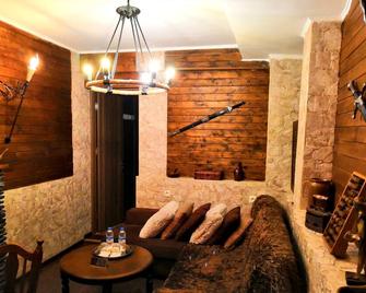 Piano Borracho Boutique Hotel Old Tbilisi - Tbilisi - Living room