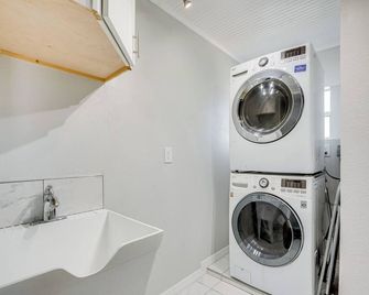 Stay & Play in Belleview: Welcoming Home w/ Yard - Belleview - Lavandería