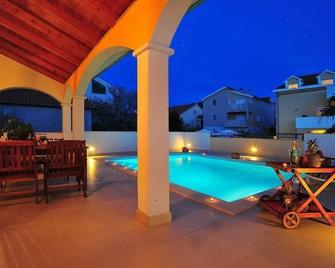 Villa Vanilla With Heated Pool - Zadar - Pool