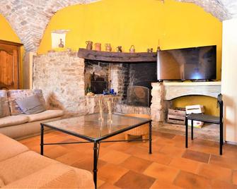 Cozy Home In St-Hippolyte-Du-Fort - Saint-Hippolyte-du-Fort - Sala de estar