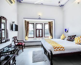 Hotel Devraj Niwas on Lake Pichola - Udaipur - Bedroom