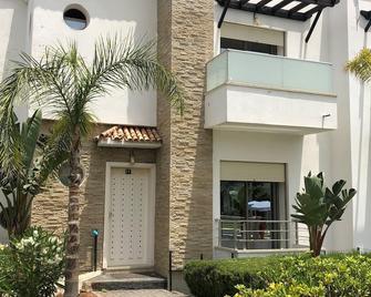 Superb Triplex Villa In Skhirat In Beautiful Secure Residence Swimming Pools Air Games - Skhirat - Building