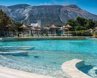 Mari del Sud Resort - Vulcano - Pool