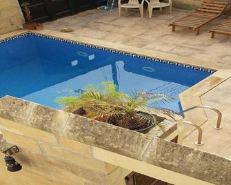 Grotto 's Paradise Marsarforn Room - Għarb - Piscina