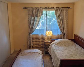 Spacious 2 bedroom 2 bath condo in the heart of Silicon Valley - Sunnyvale - Bedroom