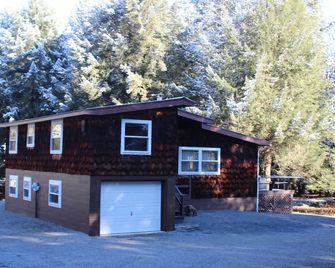 Woodland Pines Vacation Retreat: An Oasis in the Woods! - Laporte - Edificio