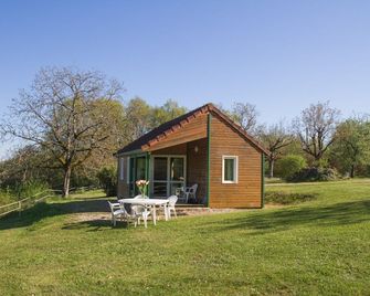 Quiet chalets in the heart of the Corrèze countryside in Collonges la rouge - Meyssac - Patio