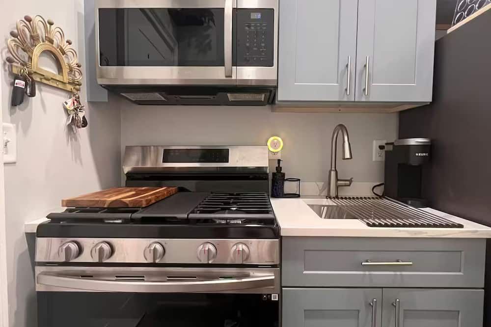 Stylish Sheek Loft Dwntwn, Amphitheater, Park, Metro North, Ferry All 2-10min - Bridgeport - Kitchen