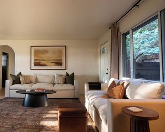 Central Park Mid-Century Modern Dream - Midland - Wohnzimmer