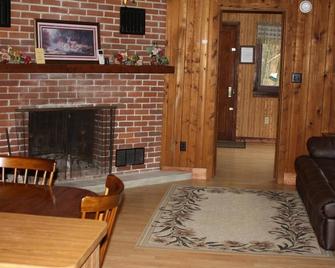 Scenic View - Lancaster - Living room