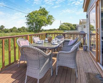 2 Bedroom Accommodation In Dinas, Near Fishguard - Newport - Balcony