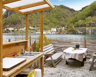 Holiday Home in Leirvik I Sogn - Leirvik - Patio