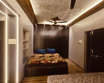 Namo Guest House - Benares - Kamar Tidur