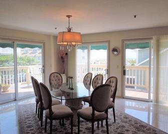 Beautiful Ocean Block Condo In Dewey Beach- Contact Owner Before Reserving! - Dewey Beach - Dining room