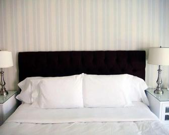 The Milestone Inn - Woodbury - Bedroom