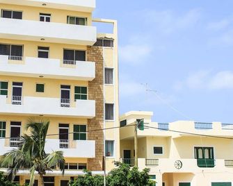 Room in Guest Room - Beautiful Deluxe Double Room in the City Center - Wifi and Ac - Vila do Maio - Building