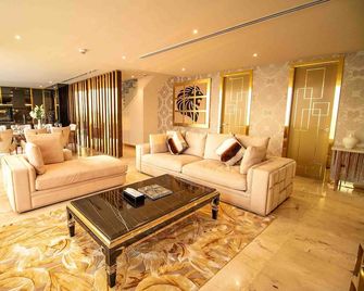 Number One Oxford Street Hotel & Suites - Accra - Wohnzimmer