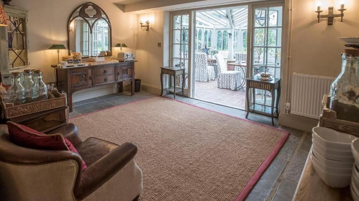 هولي لودج بوتيك بي آند بي