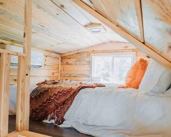 Hollow Hills Tiny Home - Penn Yan - Bedroom