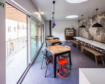 Moon Hill Hostel - סינטרה