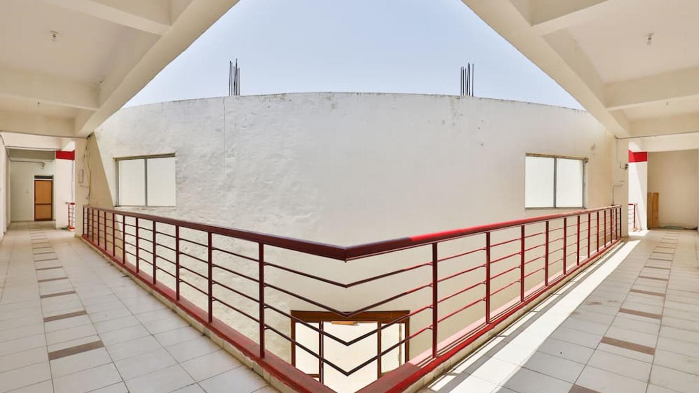 Oyo 13124 Hotel Pyramid