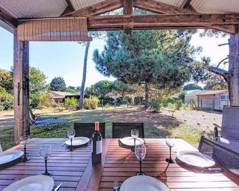 Holiday Home Les Arbousiers by Interhome - Vendays-Montalivet - Patio
