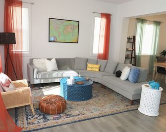 Cozy-Chic 3br Near Uncc Noda Uptown I-85 - Charlotte - Sala de estar