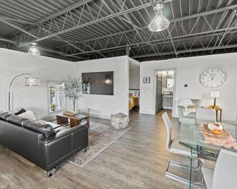 The 418. An 1866 Build with Modern Comforts - Fort Wayne - Sala de estar