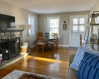 Storybook Cottage: An Adorable Stone Home Nestled Near the River & Bike Path - Loves Park - Living room
