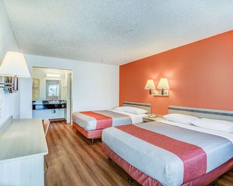 Motel 6 Stockton - Charter Way West - Stockton - Bedroom