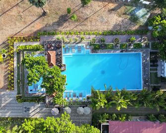 Lucky Beach Resort - Trincomalee - Pool