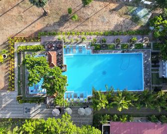 Lucky Beach Resort - Trincomalee - Pool
