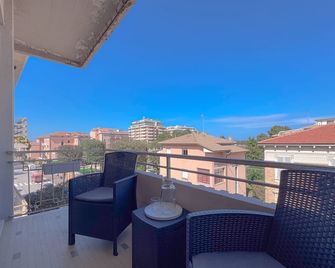 Vittorio Veneto - Modern and Central by Host Hero - Civitanova Marche - Balcony
