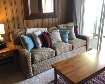 Beech Mountain Gem- Sleeps 4! - Banner Elk - Living room
