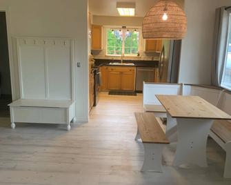 Macklyn Creek retreat - Brookings - Dining room