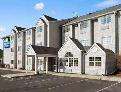 Days Inn & Suites by Wyndham Lafayette IN - Lafayette - Building