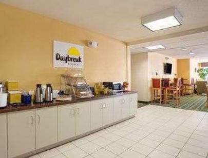 Days Inn & Suites by Wyndham Lafayette IN - Lafayette - Buffet