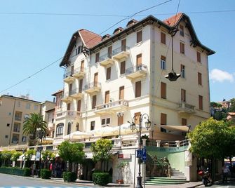 هوتل نوفو سويس - ألاسيو - مبنى