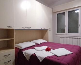 Villa Glori affitto camere monolocali - カルピ - 寝室
