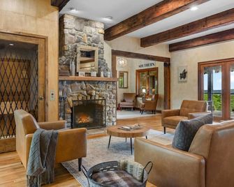 Nolensville 5BR w/ Views, Porch & Privacy - Nolensville - Lounge