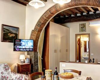 Typical rustic apartment in the heart of Tuscany, Chianti area, Florence. - Figline Valdarno - Dining room