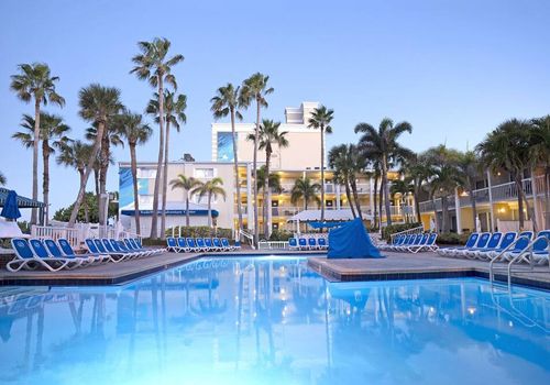 TradeWinds Island Grand Beach Resort desde $123 St