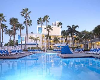 تريد ويندز أيلاند جراند - سانت بيتي بيتش - حوض السباحة