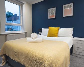 West Apartment - Coatbridge - Bedroom